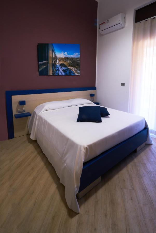 Guesthouse Ughetti 21 カターニア エクステリア 写真