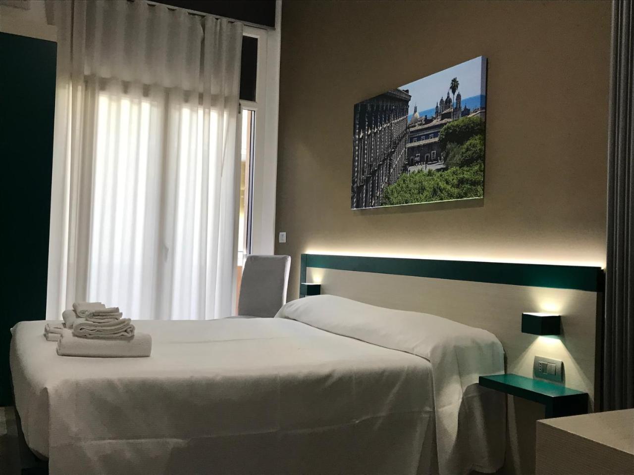 Guesthouse Ughetti 21 カターニア エクステリア 写真